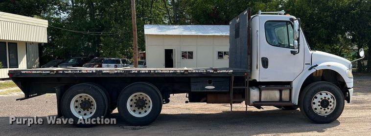 image for item DQ2176 2006 Freightliner Business Class M2  flatbed truck