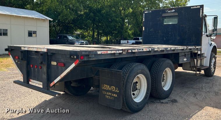 image for item DQ2176 2006 Freightliner Business Class M2  flatbed truck