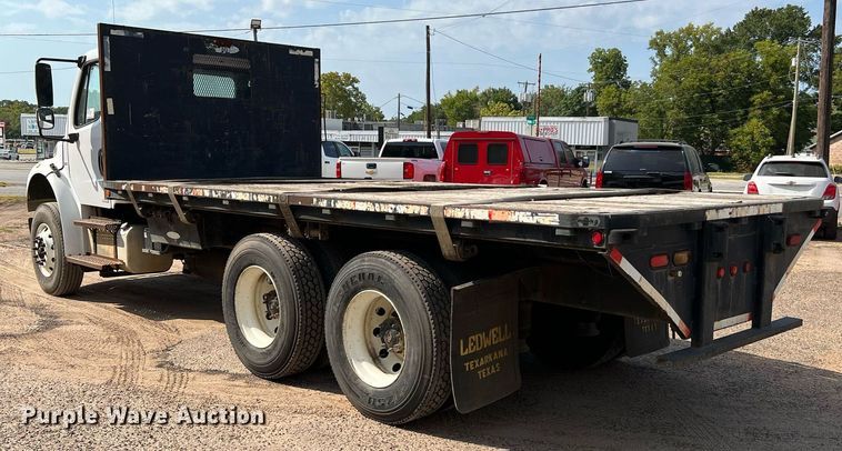 image for item DQ2176 2006 Freightliner Business Class M2  flatbed truck