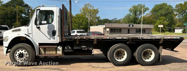 image for item DQ2176 2006 Freightliner Business Class M2  flatbed truck