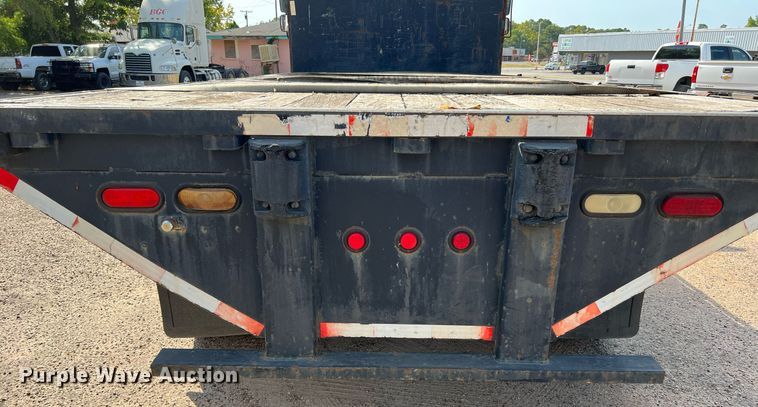 image for item DQ2176 2006 Freightliner Business Class M2  flatbed truck