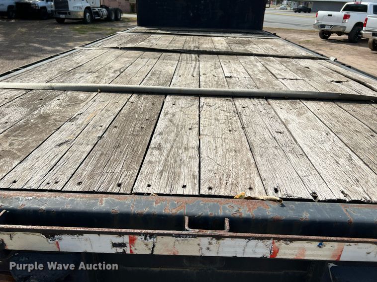 image for item DQ2176 2006 Freightliner Business Class M2  flatbed truck