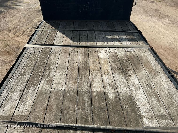 image for item DQ2176 2006 Freightliner Business Class M2  flatbed truck