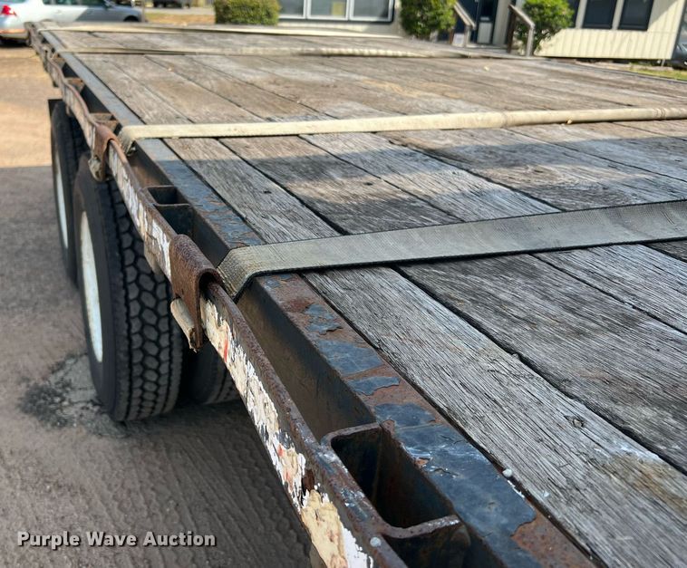 image for item DQ2176 2006 Freightliner Business Class M2  flatbed truck