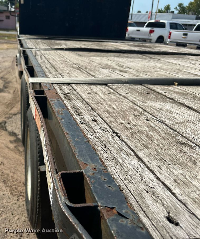 image for item DQ2176 2006 Freightliner Business Class M2  flatbed truck