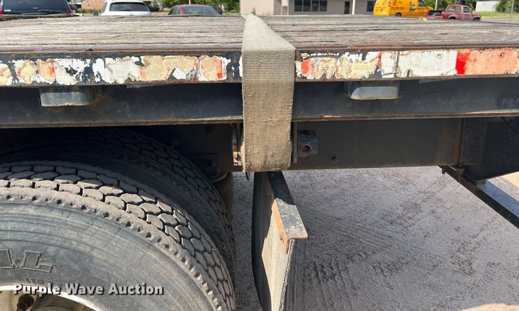 image for item DQ2176 2006 Freightliner Business Class M2  flatbed truck