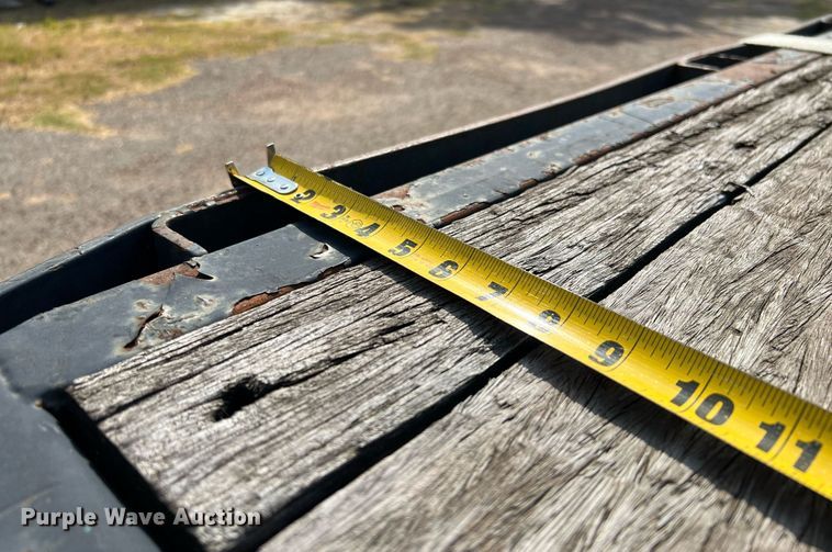 image for item DQ2176 2006 Freightliner Business Class M2  flatbed truck