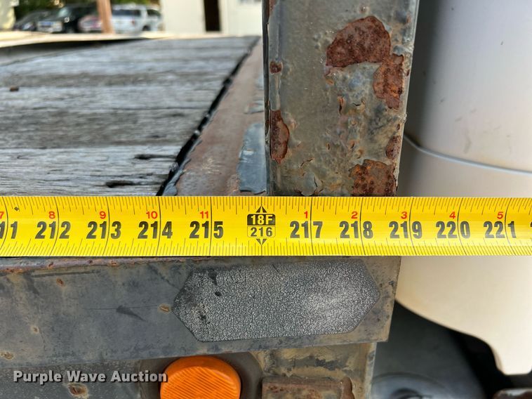 image for item DQ2176 2006 Freightliner Business Class M2  flatbed truck