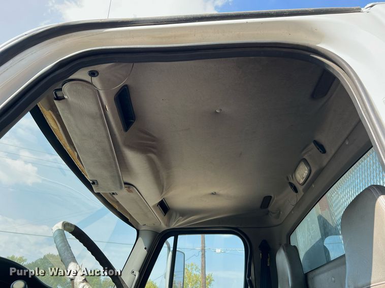 image for item DQ2176 2006 Freightliner Business Class M2  flatbed truck