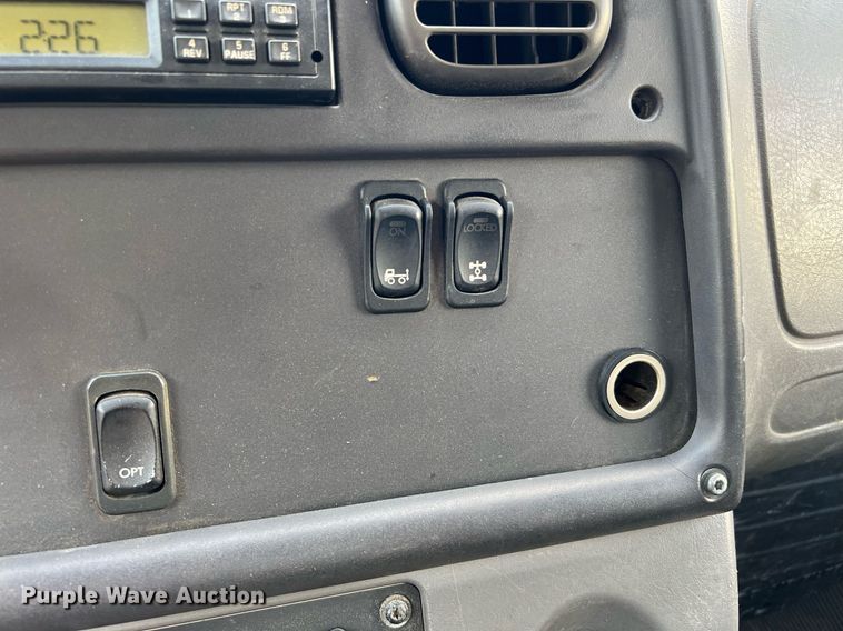 image for item DQ2176 2006 Freightliner Business Class M2  flatbed truck