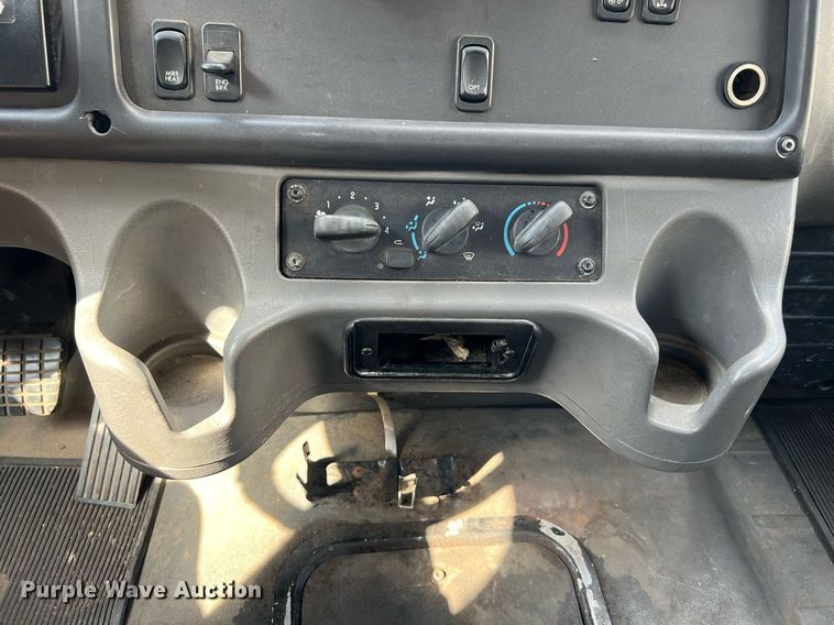 image for item DQ2176 2006 Freightliner Business Class M2  flatbed truck