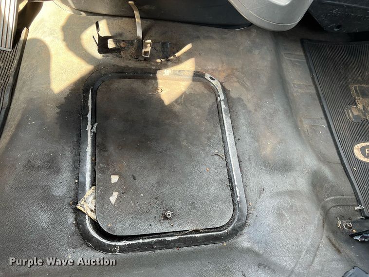 image for item DQ2176 2006 Freightliner Business Class M2  flatbed truck