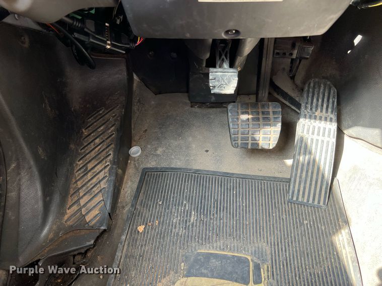 image for item DQ2176 2006 Freightliner Business Class M2  flatbed truck