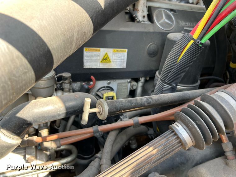 image for item DQ2176 2006 Freightliner Business Class M2  flatbed truck