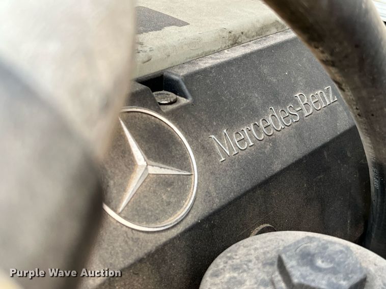 image for item DQ2176 2006 Freightliner Business Class M2  flatbed truck