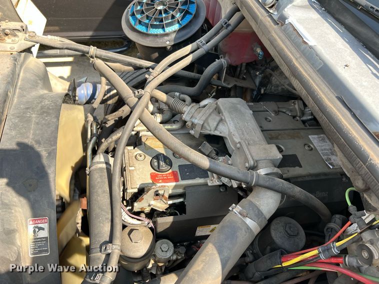 image for item DQ2176 2006 Freightliner Business Class M2  flatbed truck