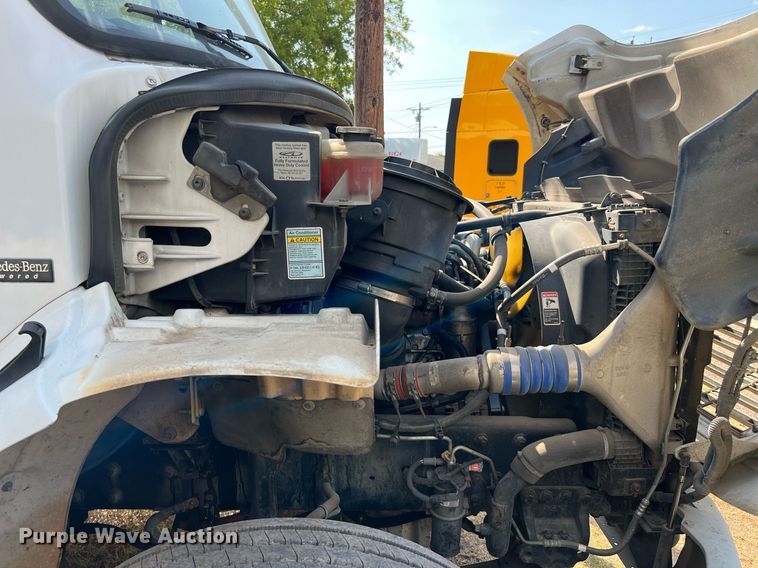 image for item DQ2176 2006 Freightliner Business Class M2  flatbed truck