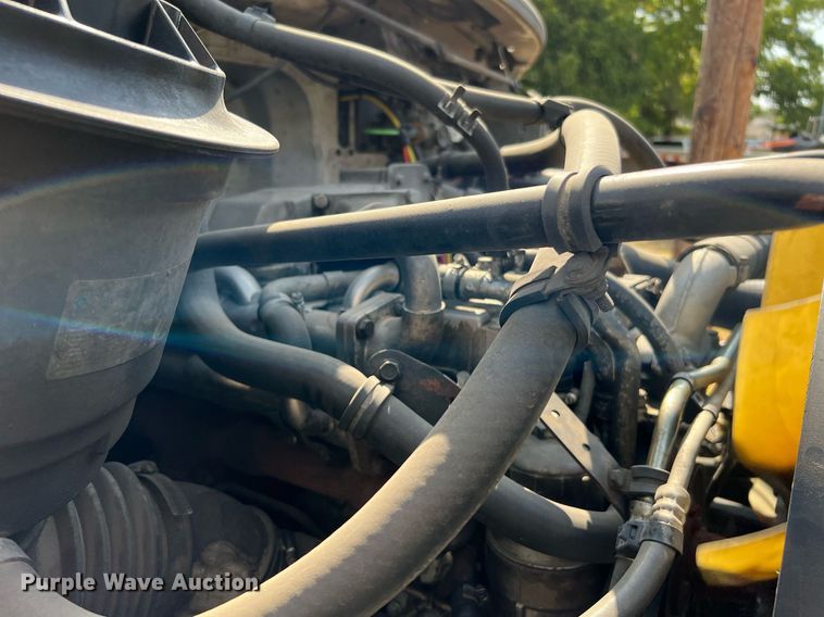 image for item DQ2176 2006 Freightliner Business Class M2  flatbed truck