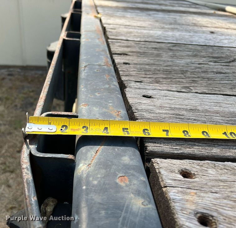 image for item DQ2176 2006 Freightliner Business Class M2  flatbed truck