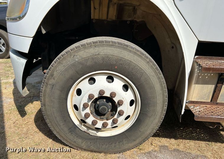 image for item DQ2176 2006 Freightliner Business Class M2  flatbed truck