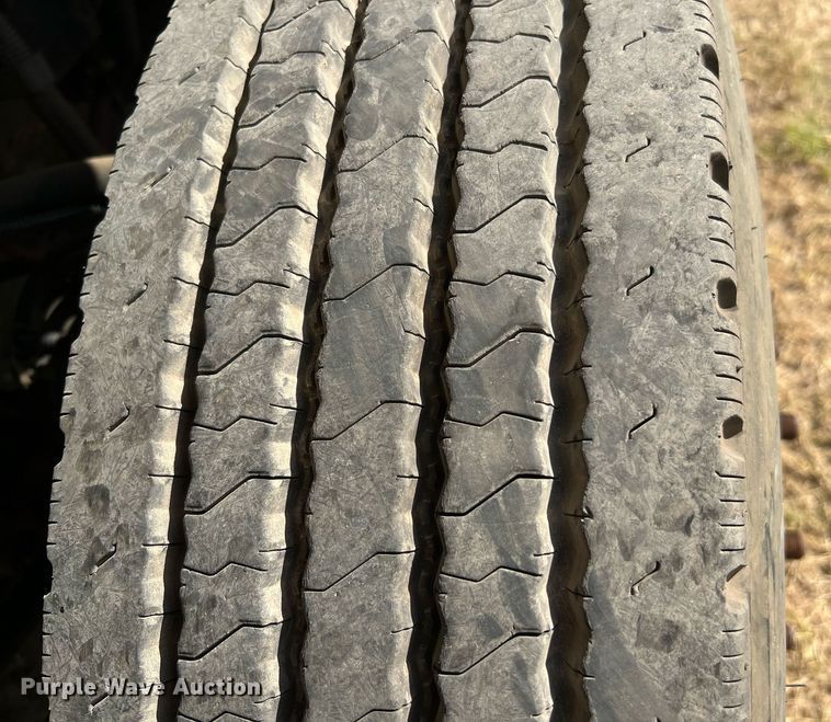 image for item DQ2176 2006 Freightliner Business Class M2  flatbed truck