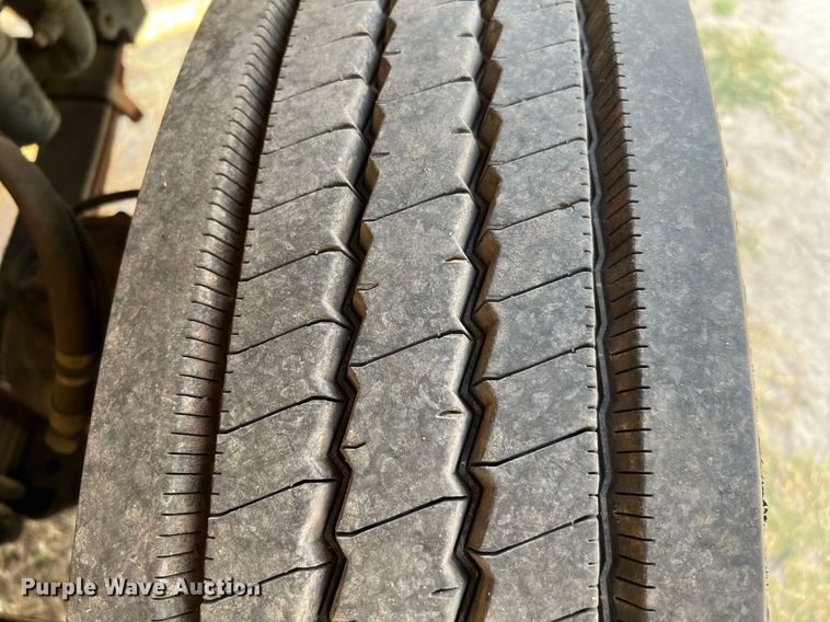 image for item DQ2176 2006 Freightliner Business Class M2  flatbed truck