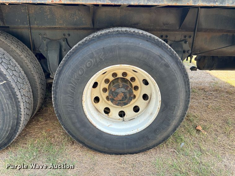 image for item DQ2176 2006 Freightliner Business Class M2  flatbed truck