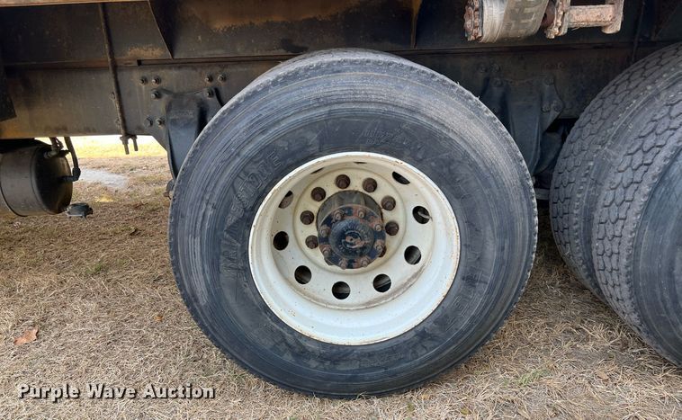 image for item DQ2176 2006 Freightliner Business Class M2  flatbed truck