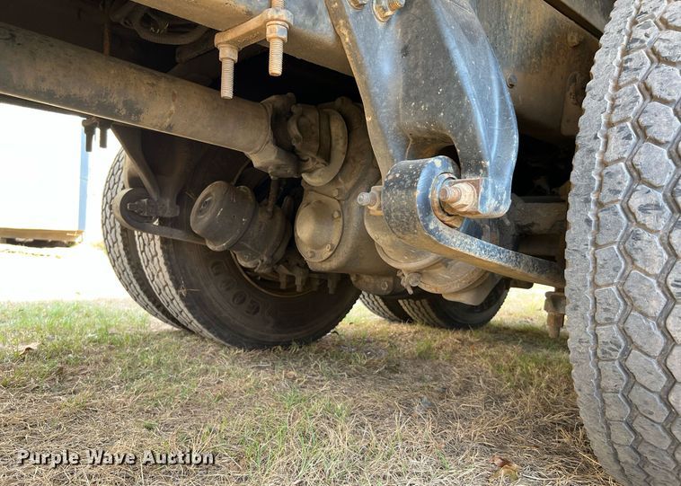 image for item DQ2176 2006 Freightliner Business Class M2  flatbed truck