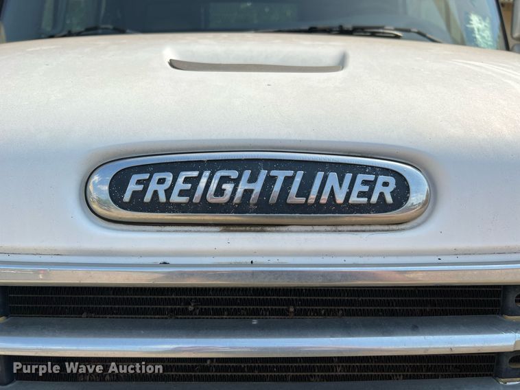 image for item DQ2176 2006 Freightliner Business Class M2  flatbed truck