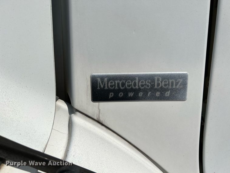 image for item DQ2176 2006 Freightliner Business Class M2  flatbed truck