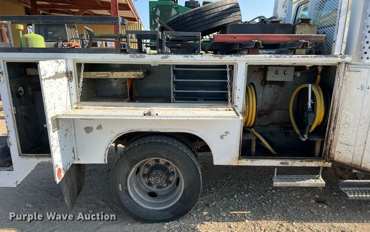 image for item DQ2197 1995 International 4700  utility / service truck