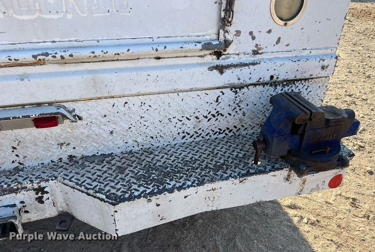 image for item DQ2197 1995 International 4700  utility / service truck