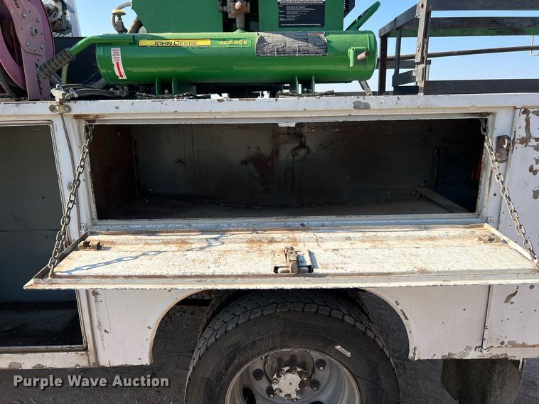 image for item DQ2197 1995 International 4700  utility / service truck