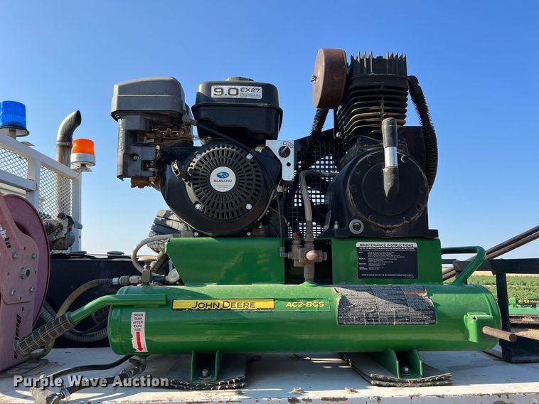 image for item DQ2197 1995 International 4700  utility / service truck