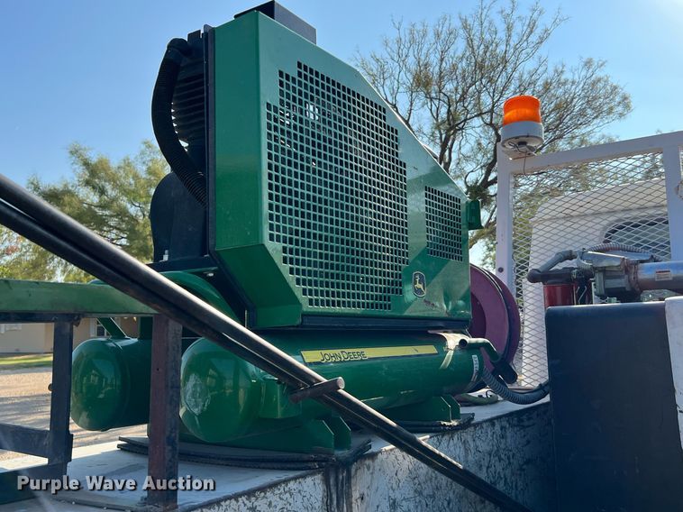 image for item DQ2197 1995 International 4700  utility / service truck