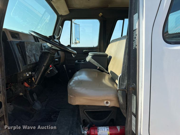 image for item DQ2197 1995 International 4700  utility / service truck