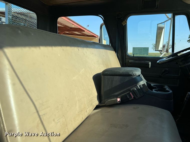 image for item DQ2197 1995 International 4700  utility / service truck