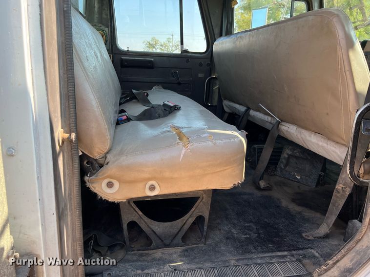 image for item DQ2197 1995 International 4700  utility / service truck