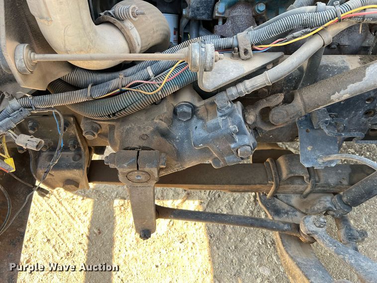 image for item DQ2197 1995 International 4700  utility / service truck