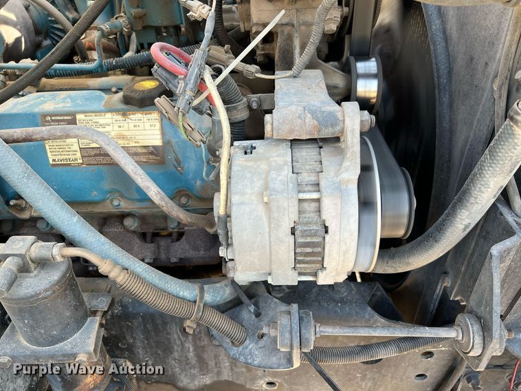 image for item DQ2197 1995 International 4700  utility / service truck