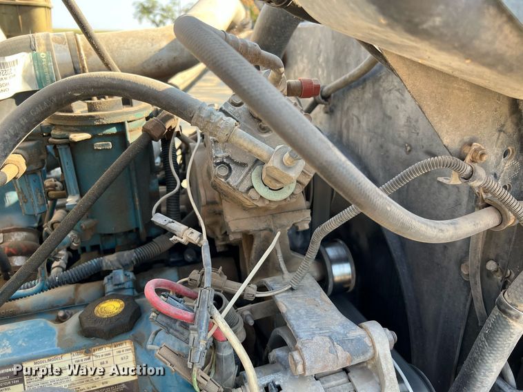 image for item DQ2197 1995 International 4700  utility / service truck