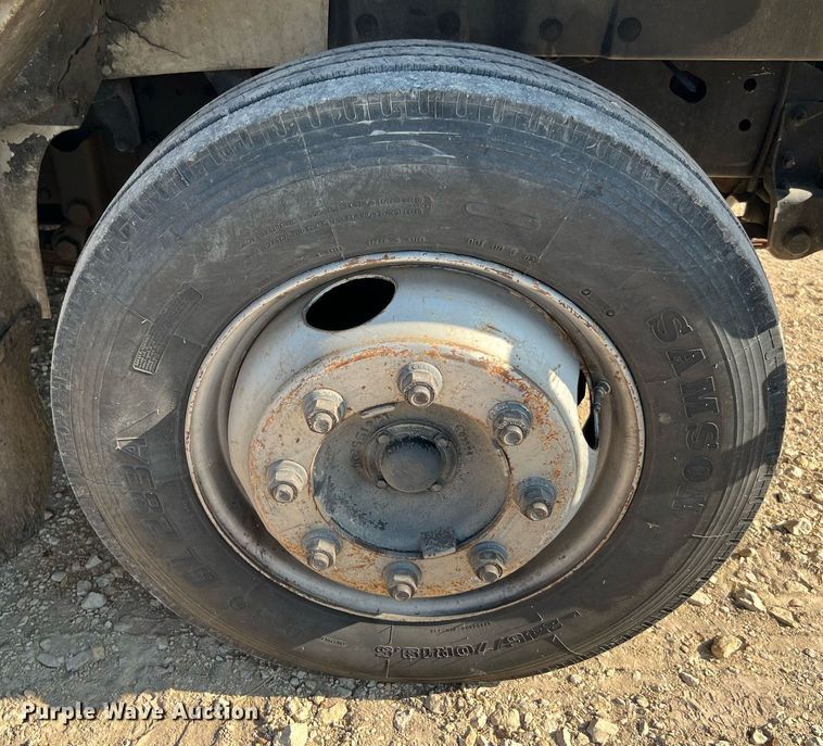 image for item DQ2197 1995 International 4700  utility / service truck