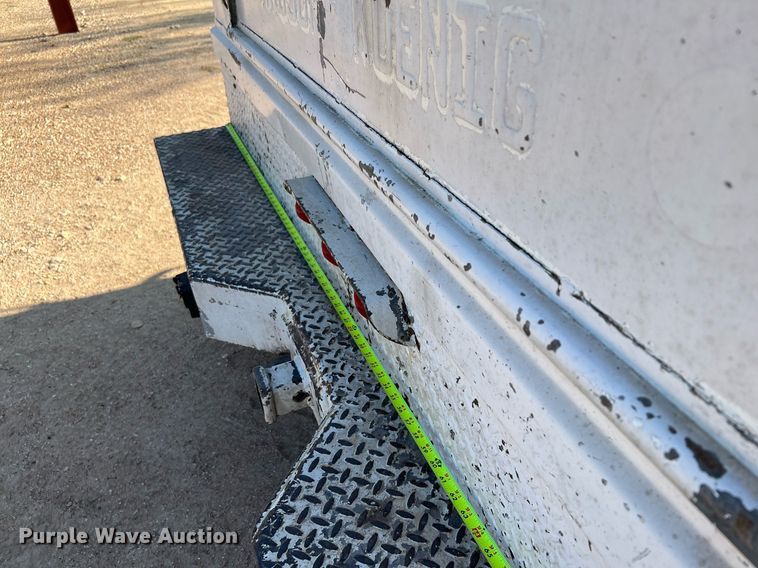 image for item DQ2197 1995 International 4700  utility / service truck