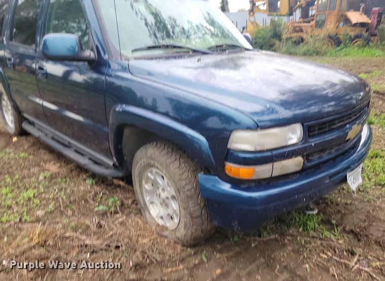 image for item DQ7509 2005 Chevrolet Suburban  SUV