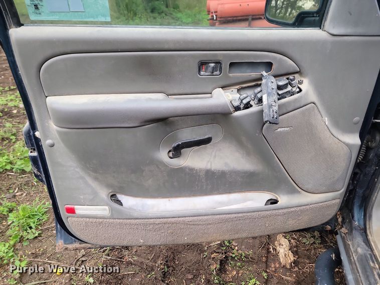 image for item DQ7509 2005 Chevrolet Suburban  SUV