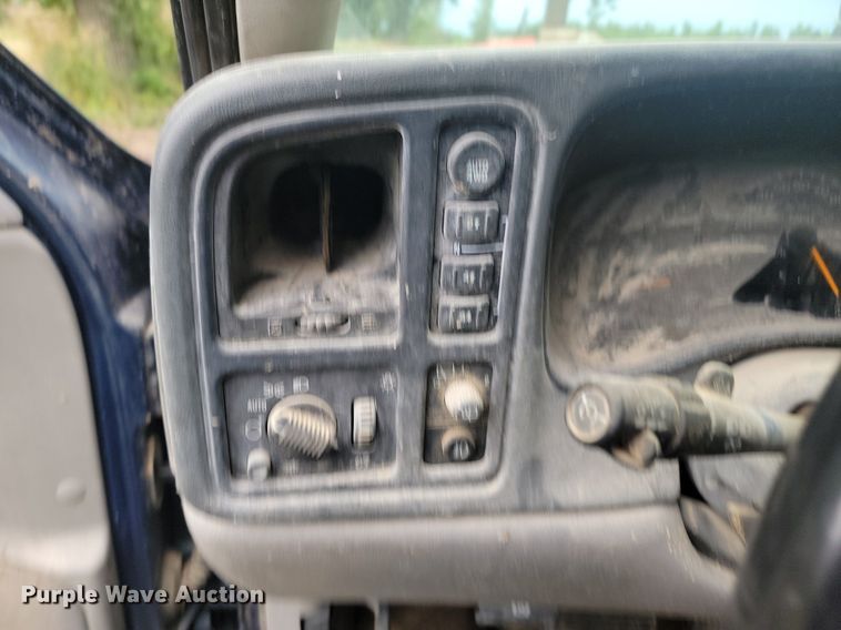 image for item DQ7509 2005 Chevrolet Suburban  SUV