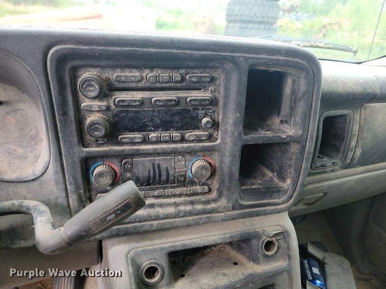 image for item DQ7509 2005 Chevrolet Suburban  SUV