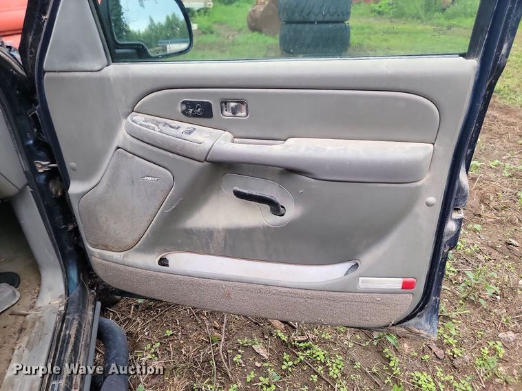 image for item DQ7509 2005 Chevrolet Suburban  SUV