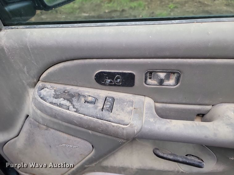 image for item DQ7509 2005 Chevrolet Suburban  SUV